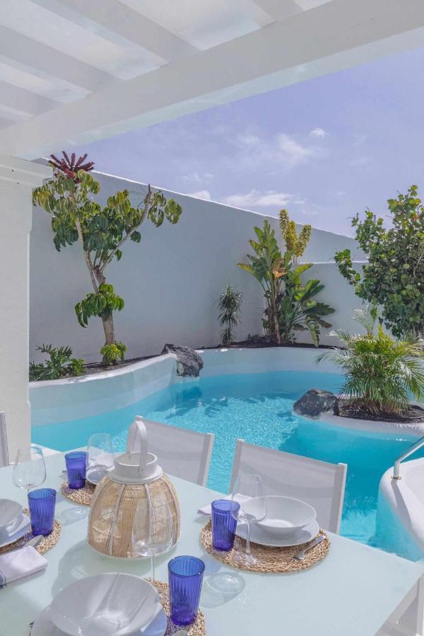 Villa Tiguaro Piscina Climat Jacuzzy Ac Villa 9 12 Corralejo Exterior photo