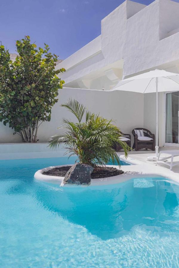 Villa Tiguaro Piscina Climat Jacuzzy Ac Villa 9 12 Corralejo Exterior photo