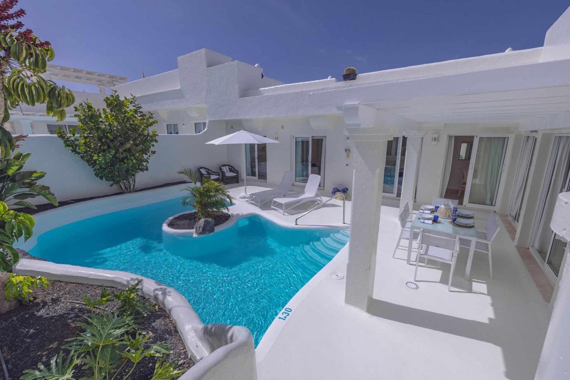 Villa Tiguaro Piscina Climat Jacuzzy Ac Villa 9 12 Corralejo Exterior photo